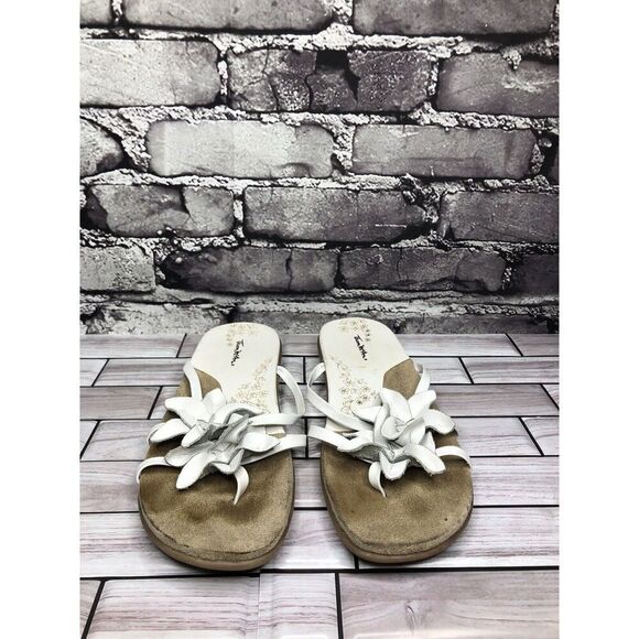 Thom McAn White Leather Floral Flip Flop Wedge Sandals Women’s Sz 6M US/36.5EU - Picture 12 of 14